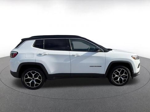 Used 2025 Jeep Compass Limited AWD/4WD image 13