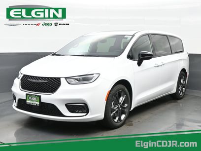 New 2026 Chrysler Pacifica Select