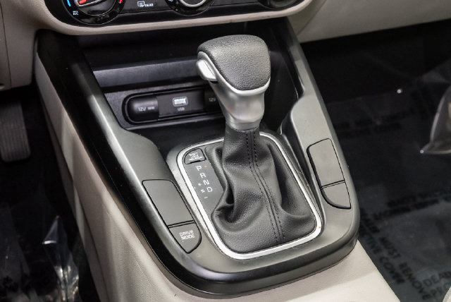 Used 2025 Kia Soul LX w/ LX Technology Package FWD image 19