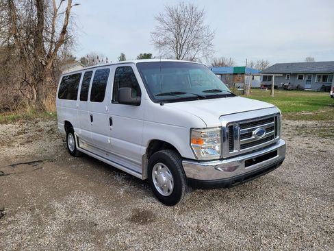 Used 2013 Ford E-350 and Econoline 350 XLT image 3