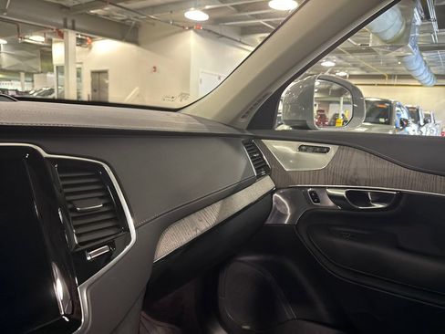 Certified 2025 Volvo XC90 T8 Ultra w/ Protection Package Premier AWD/4WD image 19