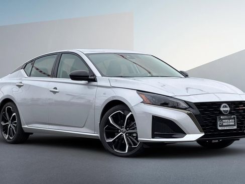 New 2025 Nissan Altima 2.5 SR w/ SR Premium Package image 2