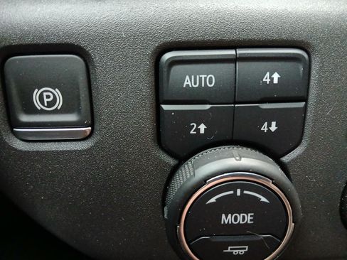 Used 2024 Chevrolet Silverado 1500 LT Trail Boss w/ Convenience Package II AWD/4WD image 27