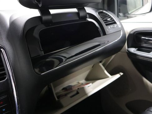 Used 2019 Dodge Grand Caravan SXT w/ Driver Convenience Group FWD image 27