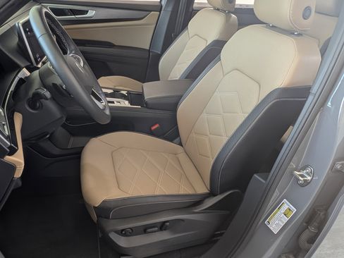 Used 2024 Volkswagen Atlas Cross Sport SE w/ Panoramic Sunroof Package image 15