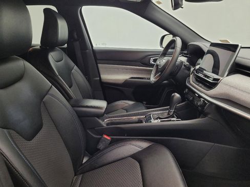 Used 2024 Jeep Compass Latitude AWD/4WD image 21