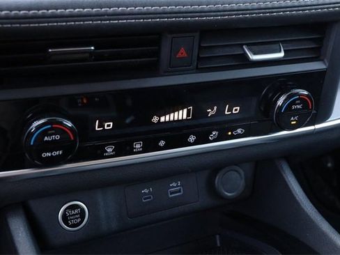 Certified 2023 Nissan Rogue SV image 17