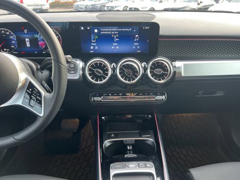 Used 2025 Mercedes-Benz GLB 250 image 31