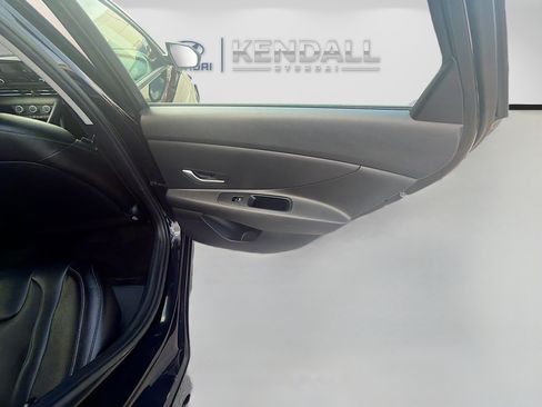 Used 2021 Hyundai Elantra SE FWD image 27
