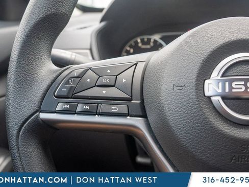 Used 2025 Nissan Altima 2.5 SV FWD image 13