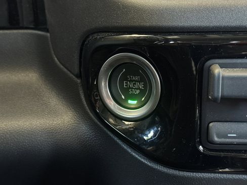 Used 2024 Chevrolet Silverado 1500 LT Trail Boss w/ Convenience Package II AWD/4WD image 31