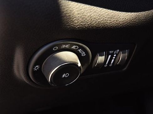 Used 2025 Jeep Compass Limited AWD/4WD image 11
