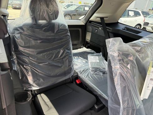 New 2025 Volvo XC90 T8 Plus w/ Protection Package Premier image 5