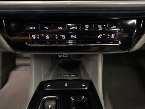 Used 2023 Chevrolet Bolt EUV Premier w/ Sun & Sound Package FWD image 16