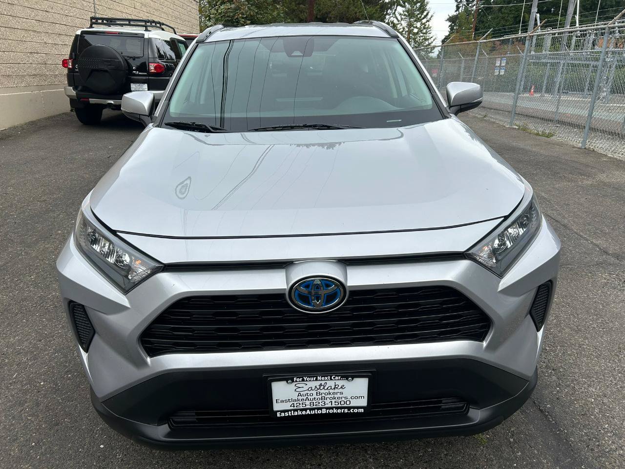 Used 2022 Toyota RAV4 LE AWD/4WD image 2