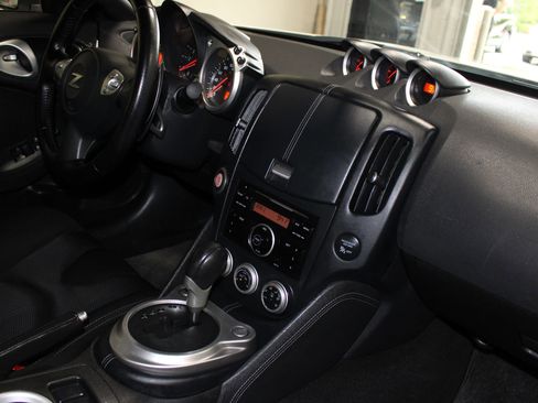 Used 2011 Nissan 370Z Coupe RWD image 24