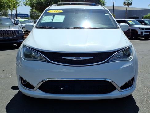 Used 2019 Chrysler Pacifica Touring-L image 8