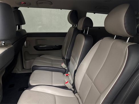 Used 2016 Kia Sedona EX image 9