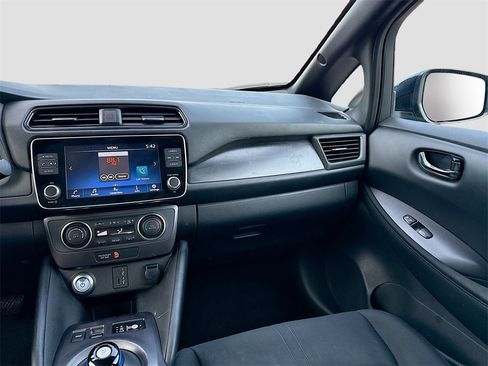 Used 2023 Nissan Leaf S image 21