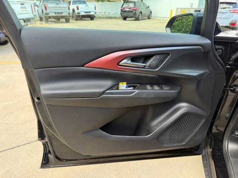 Used 2024 Chevrolet Equinox EV RS FWD image 9