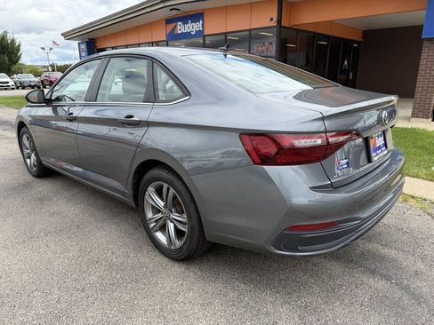 Used 2024 Volkswagen Jetta SE FWD image 3