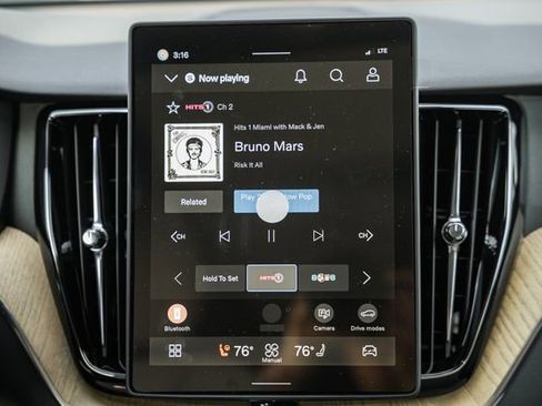 New 2026 Volvo XC60 B5 Plus w/ Climate Package image 23