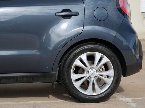 Used 2015 Kia Soul + w/ Primo Package FWD image 24
