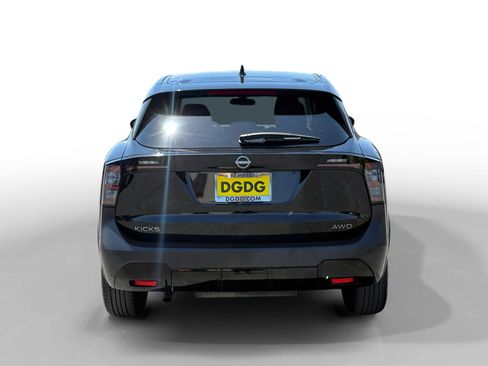 Used 2025 Nissan Kicks SV AWD/4WD image 4