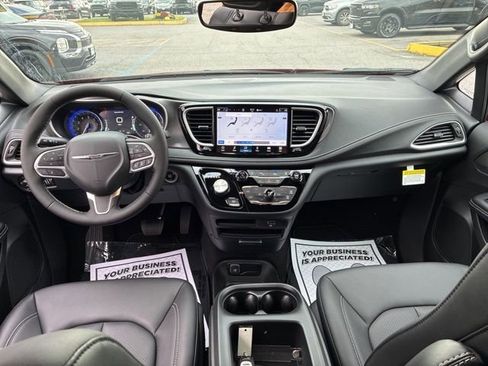 New 2026 Chrysler Pacifica Select AWD/4WD image 10