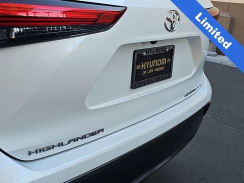 Used 2023 Toyota Highlander Limited image 11