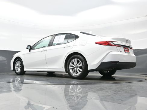Used 2025 Toyota Camry SE image 28