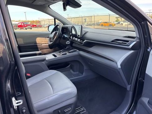 Used 2023 Toyota Sienna XLE image 10