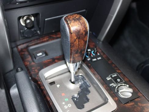 Used 2013 Toyota Land Cruiser AWD/4WD image 41
