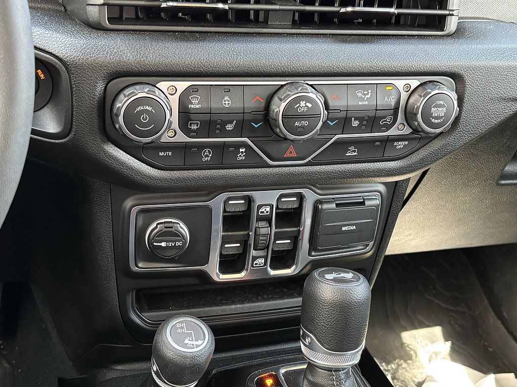 Used 2025 Jeep Wrangler Unlimited Sport AWD/4WD image 13