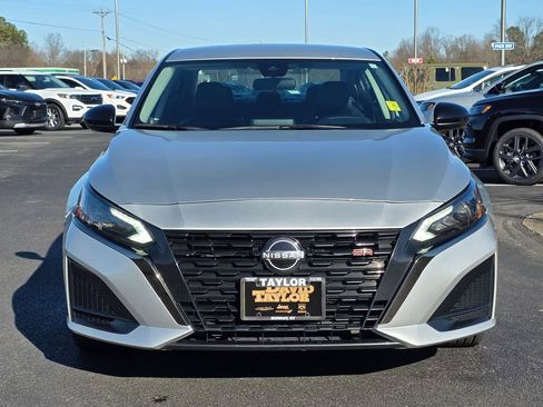 Used 2024 Nissan Altima 2.5 SR image 3