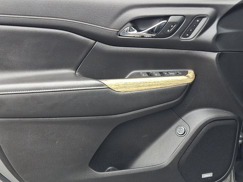 Used 2019 GMC Acadia Denali w/ Technology Package AWD/4WD image 14