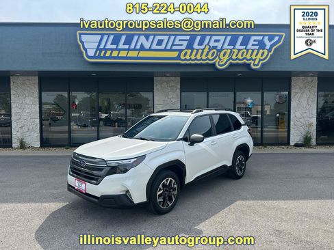 Used 2025 Subaru Forester Premium AWD/4WD image 1