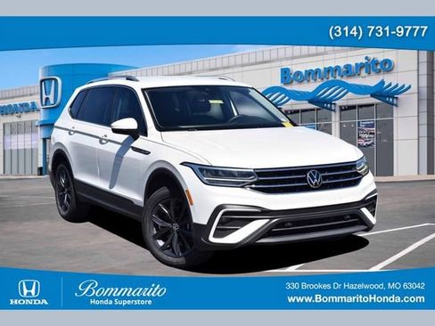 Used 2023 Volkswagen Tiguan SE FWD image 1