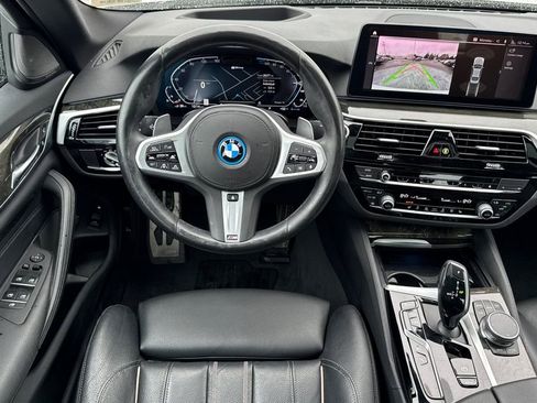 Used 2023 BMW 530e xDrive w/ Premium Package image 13