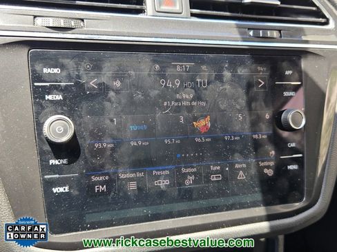 Used 2022 Volkswagen Tiguan SE w/ Panoramic Sunroof Package FWD image 22