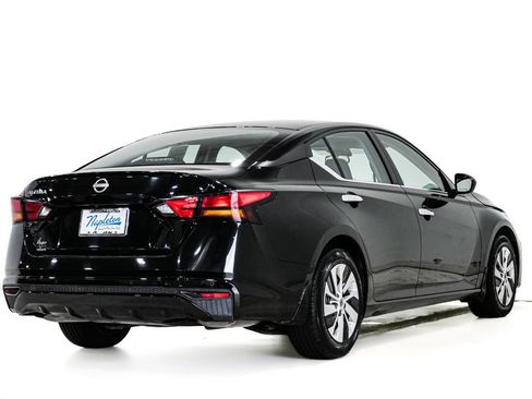 Used 2024 Nissan Altima 2.5 S FWD image 6
