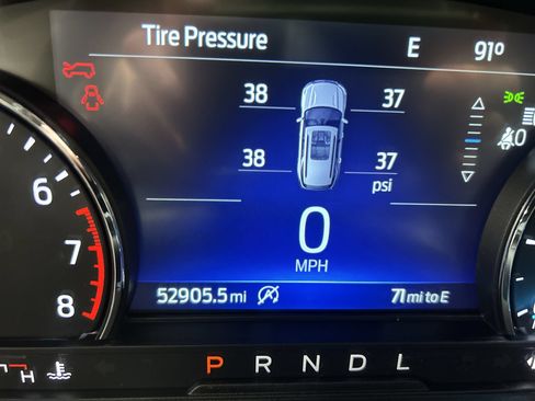 Used 2021 Ford Explorer XLT w/ Equipment Group 202A AWD/4WD image 13
