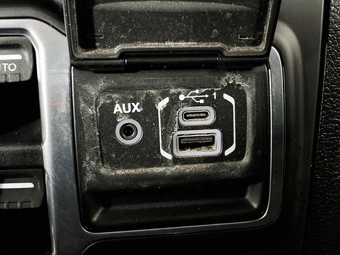 Used 2018 Jeep Wrangler Unlimited Rubicon AWD/4WD image 25