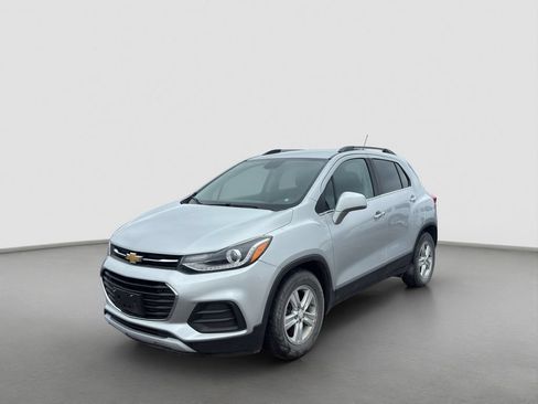 Used 2019 Chevrolet Trax LT w/ LT Convenience Package FWD image 1