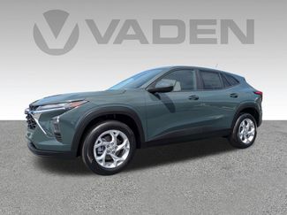 New 2026 Chevrolet Trax LS w/ LS Convenience Package FWD video 2