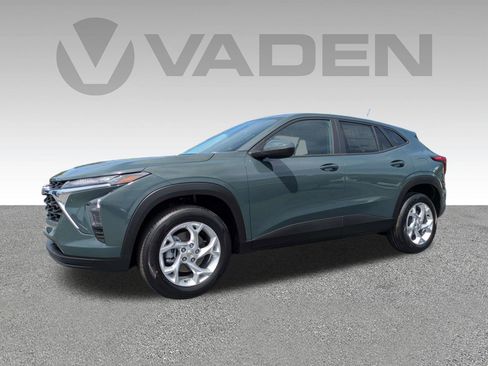 New 2026 Chevrolet Trax LS w/ LS Convenience Package FWD image 2
