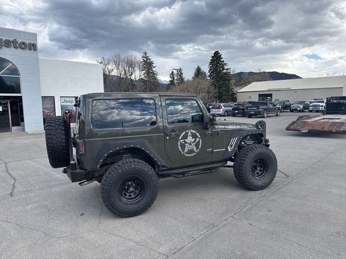 Used 2016 Jeep Wrangler Rubicon w/ Dual Top Group AWD/4WD image 2