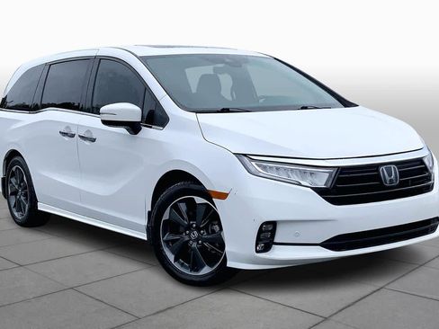 Used 2023 Honda Odyssey Elite image 3