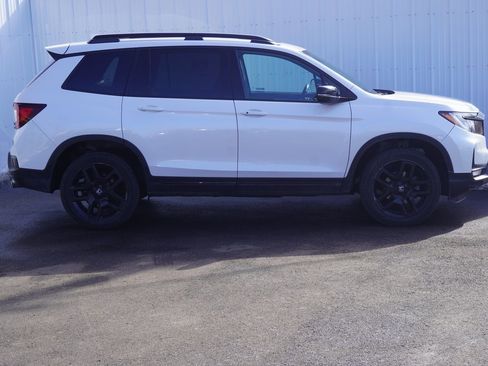 Used 2024 Honda Passport Black Edition image 2