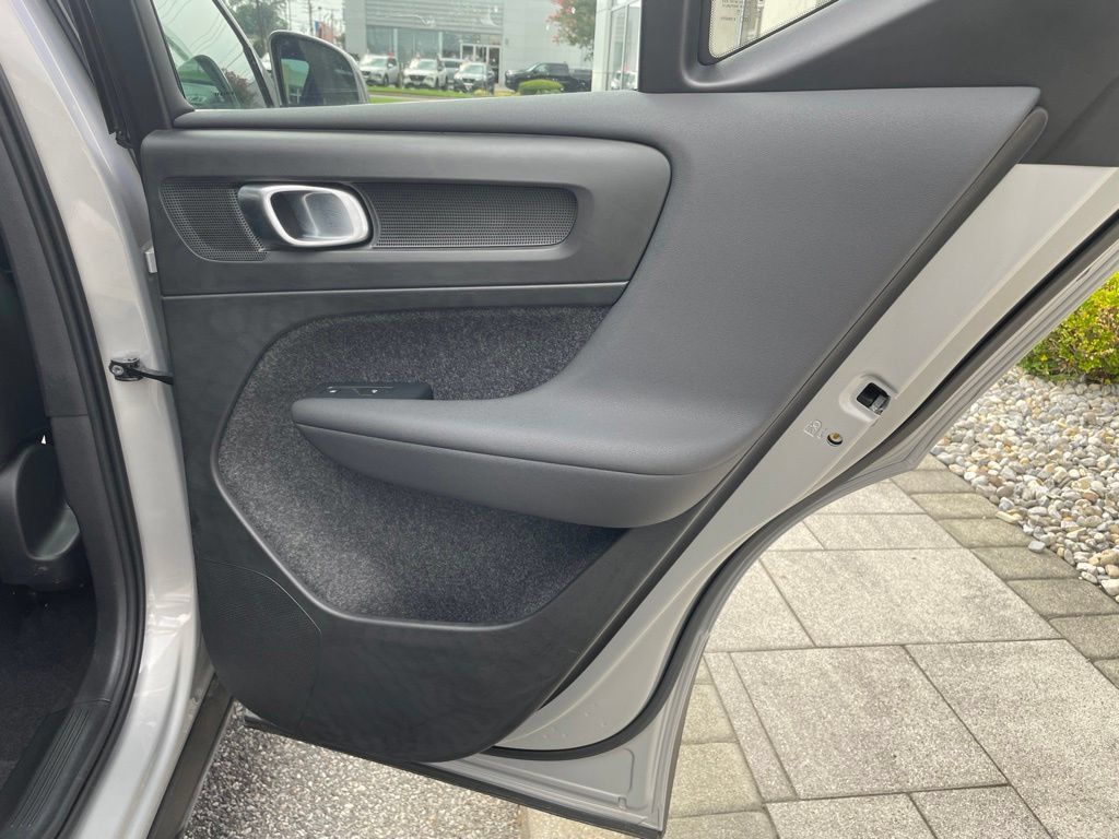 Used 2025 Volvo XC40 B5 Plus AWD/4WD image 13
